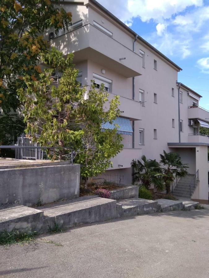 4 Apartment *