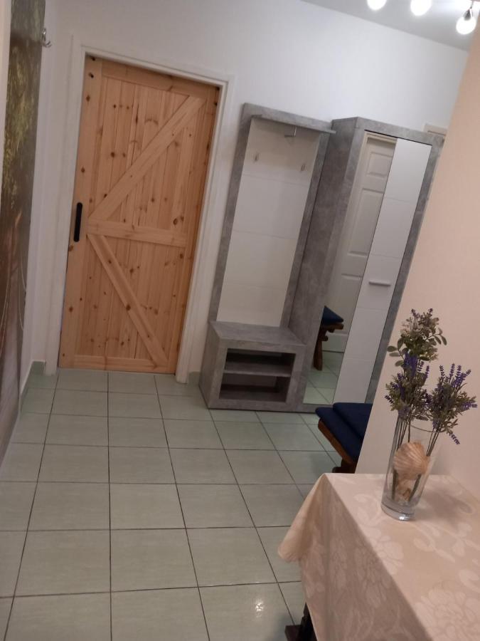Apartment 4 *