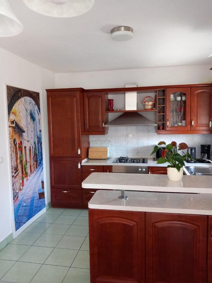 Apartment 4 *