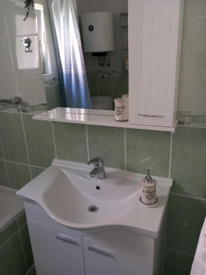 4 Apartment *