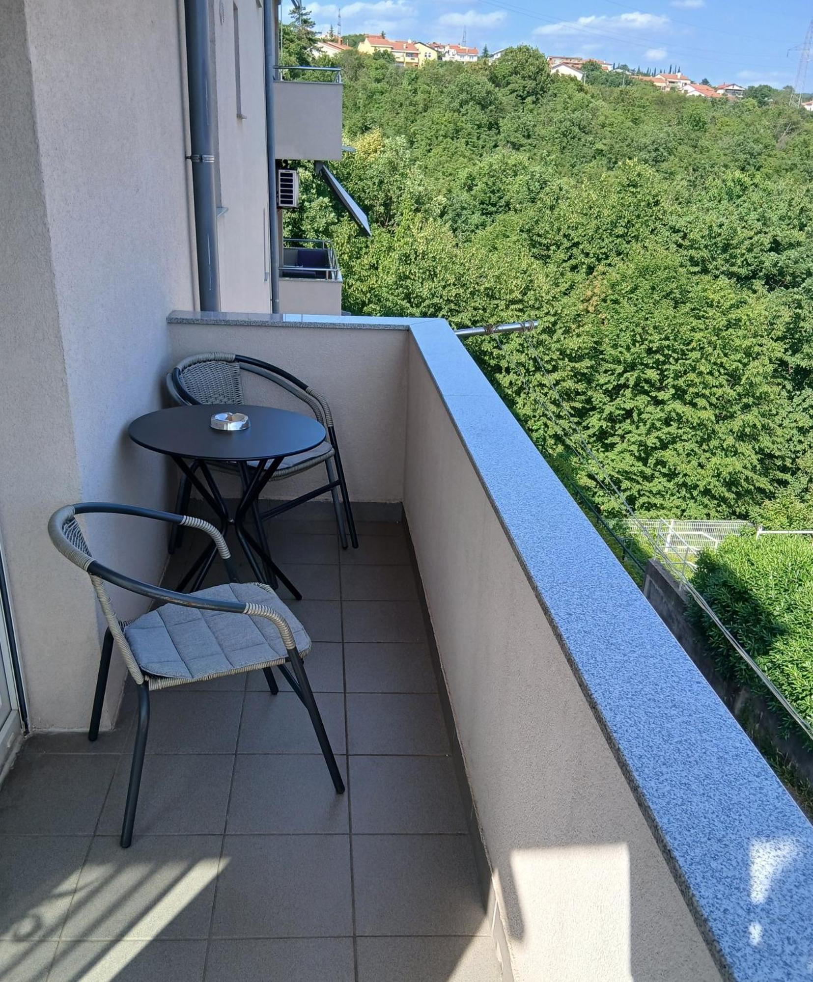 4 - Private Parking And Sea View Apartman