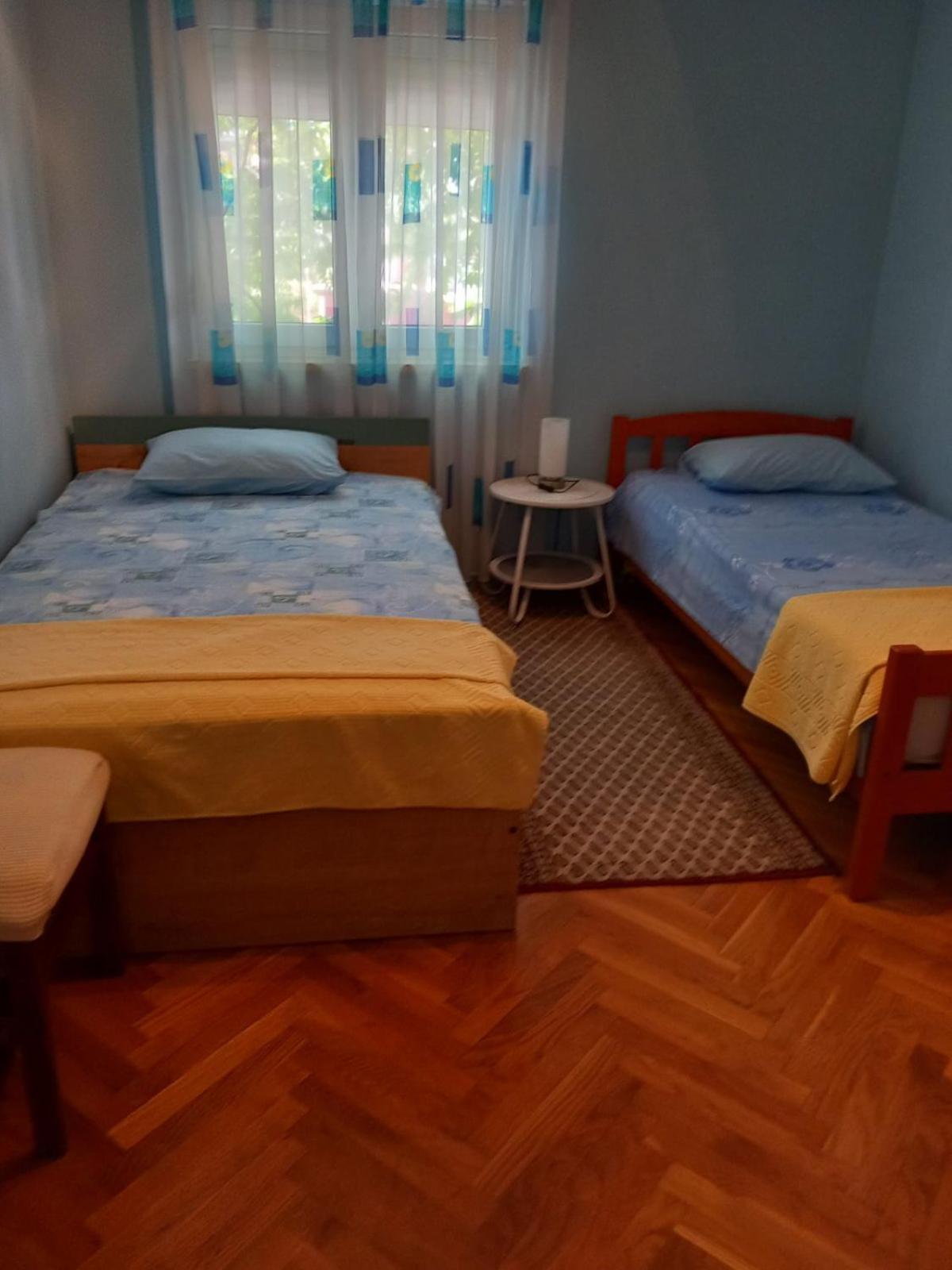 4 Apartment *